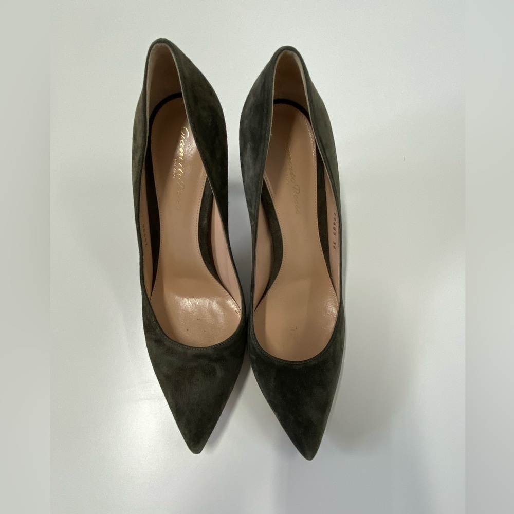 Excellent condition Gianvito Rossi high heels. Dark olive green